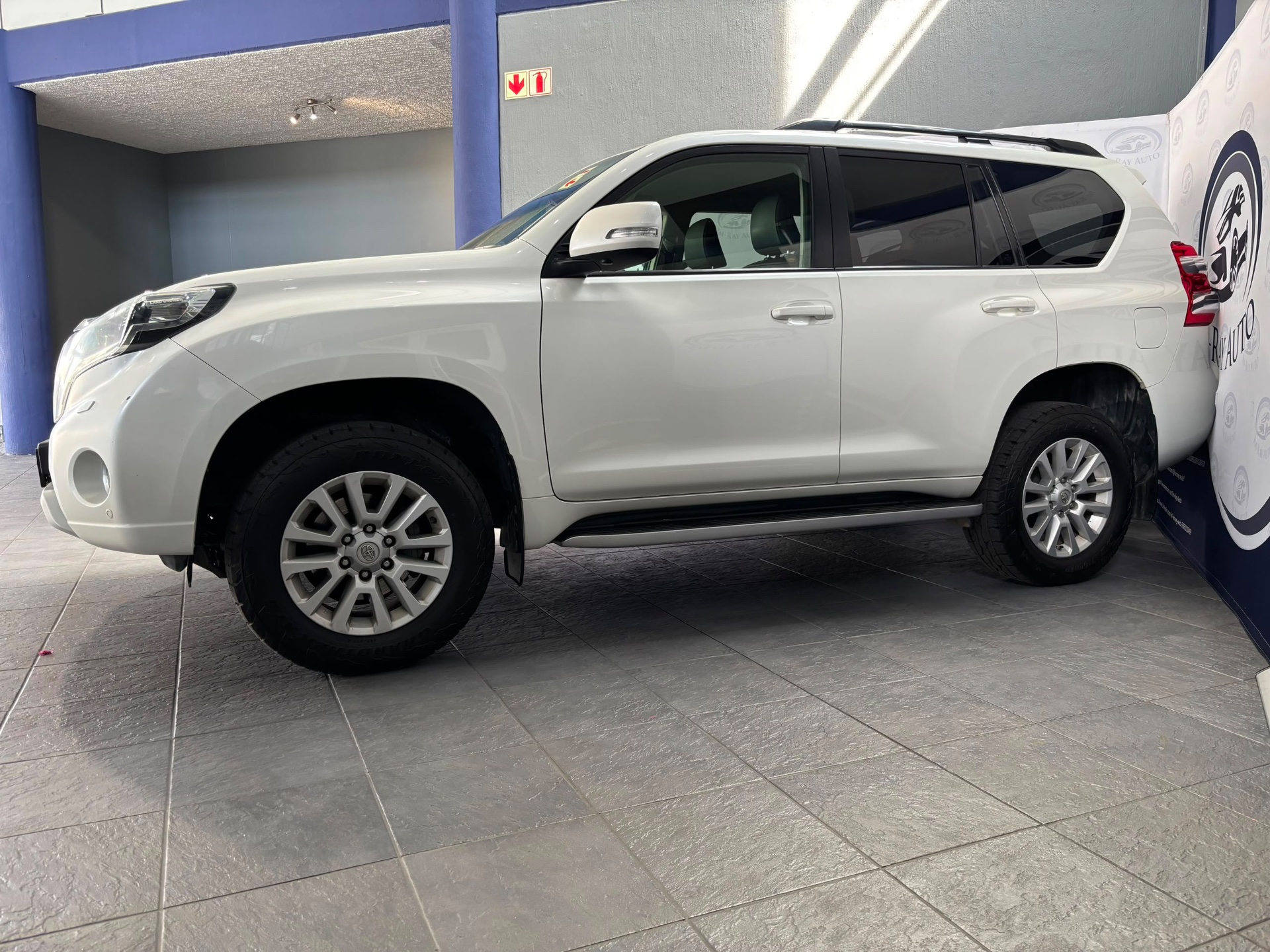 2016 Toyota Prado Vx 4.0 V6 A/T — photo 3