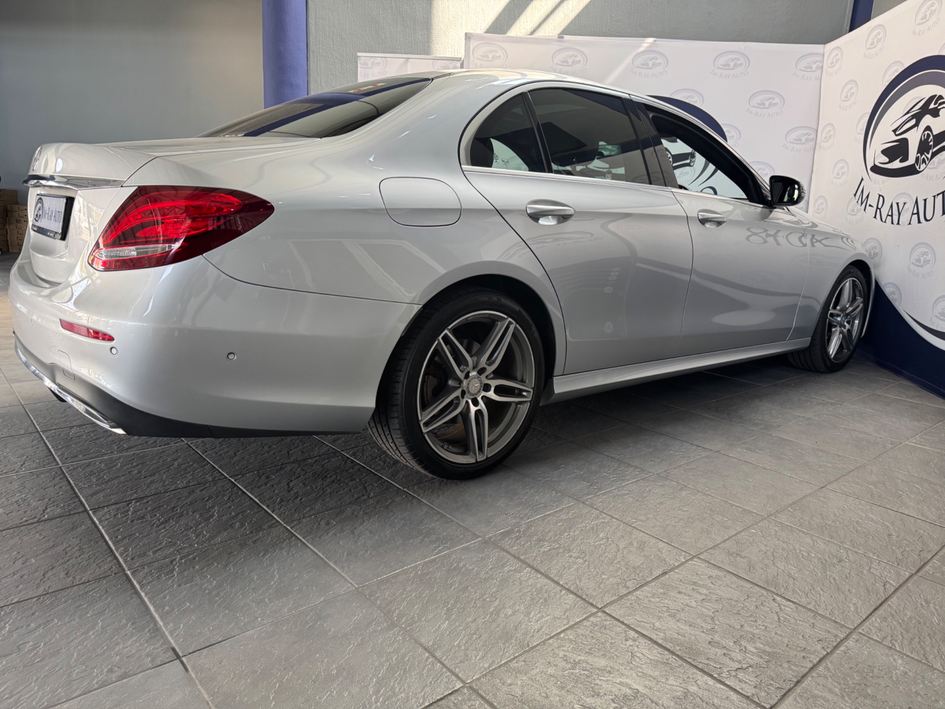 2016 Mercedes-Benz E-Class E220d — photo 6