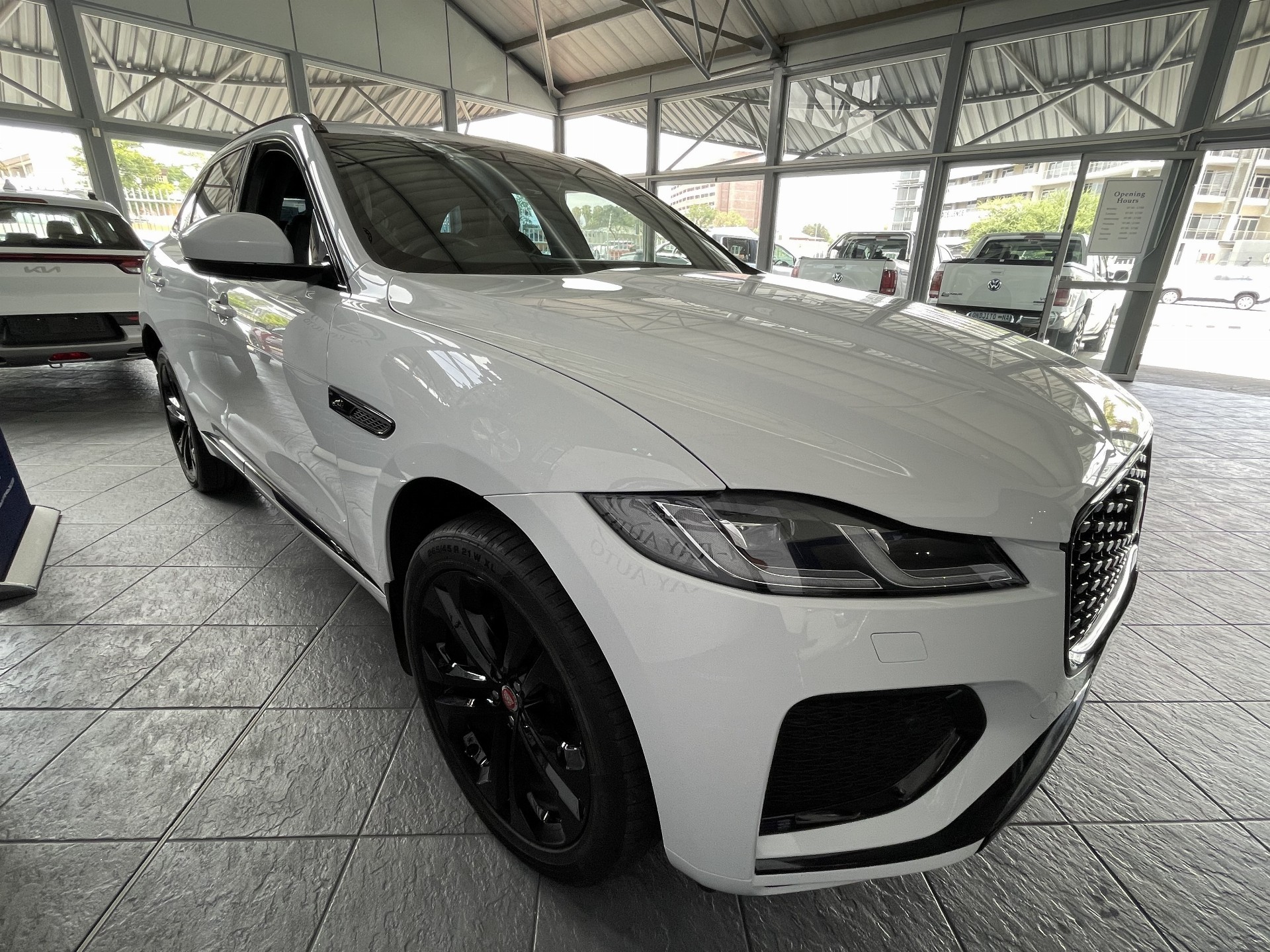 Jaguar F-Pace 2.0d Se R-Dynamic (d200)